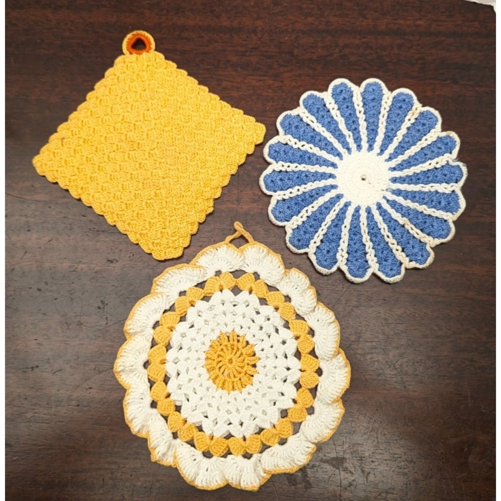 Vintage Handmade Crochet Potholders Lot of 3 Farmhouse Cottage Kitchen Retro - Picture 3 of 7